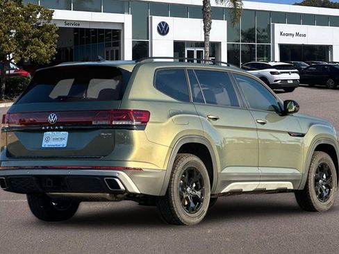 New 2026 Volkswagen Atlas Peak Edition image 4