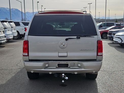 Used 2004 Cadillac Escalade Base image 4