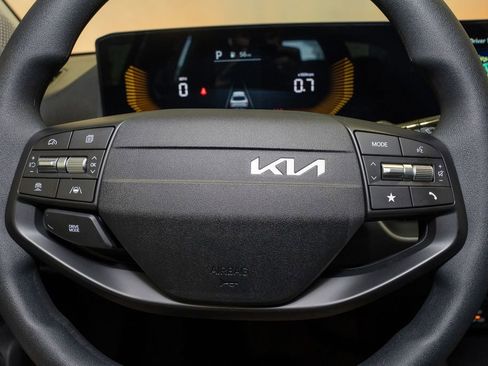 New 2025 Kia K4 LXS image 12