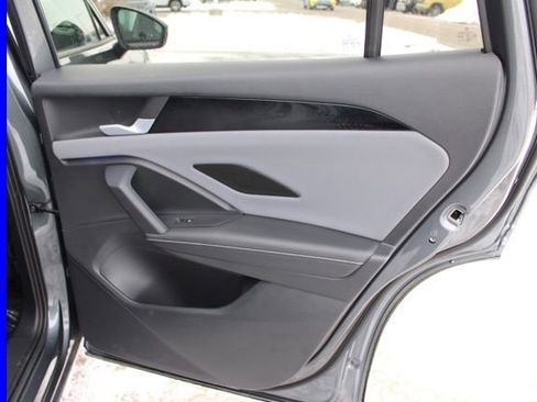 Used 2025 Volkswagen Tiguan SE image 22