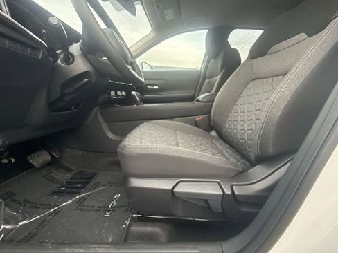 Certified 2025 Nissan Kicks SV AWD/4WD image 12