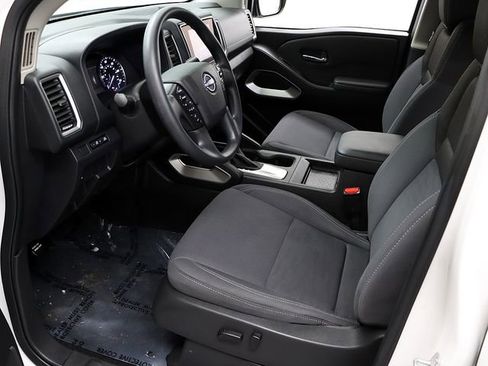 Used 2023 Nissan Frontier SV w/ Technology Package RWD image 13