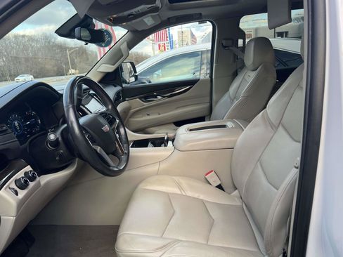 Used 2020 Cadillac Escalade Luxury image 11