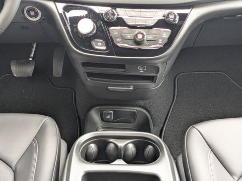 New 2026 Chrysler Voyager LX FWD image 18