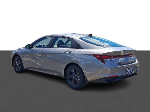 Used 2023 Hyundai Elantra SEL FWD image 5