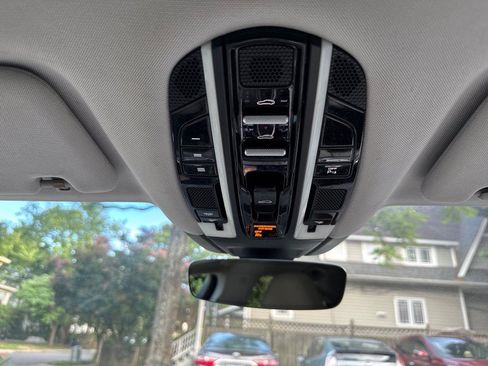 Used 2018 Porsche Panamera 4 AWD/4WD image 31