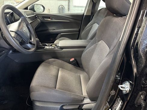 Used 2025 Toyota Camry LE image 13