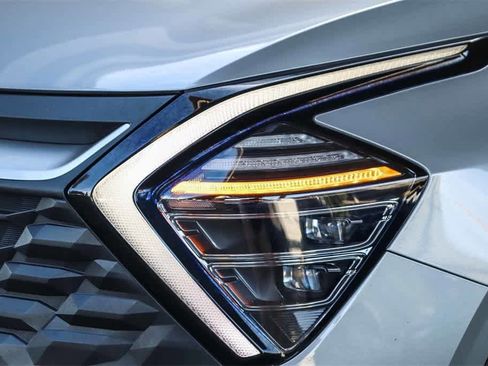 Used 2024 Kia Sportage LX image 7