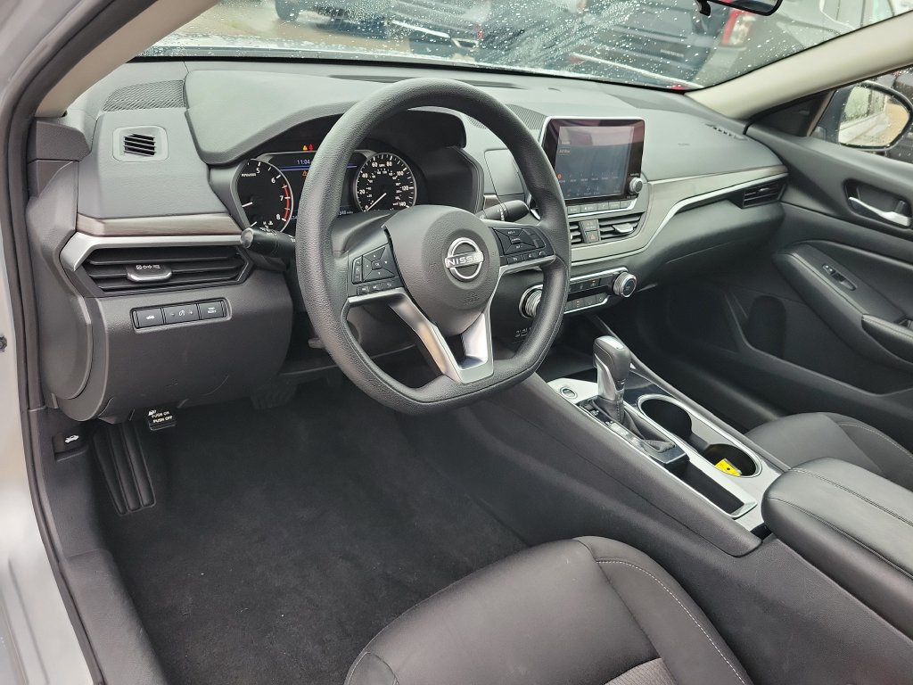 Used 2024 Nissan Altima 2.5 SV FWD image 18