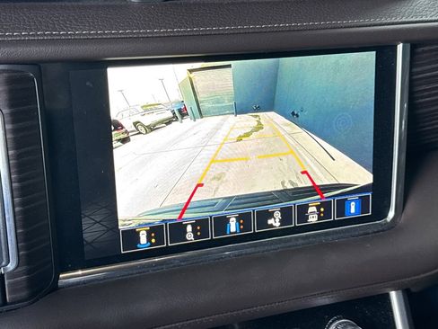 Used 2023 GMC Yukon Denali image 6