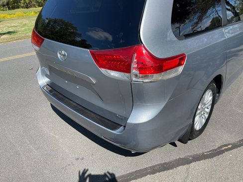 Used 2012 Toyota Sienna XLE image 24