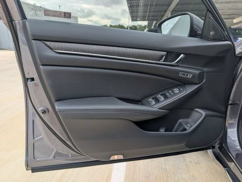 Used 2021 Honda Accord Touring image 22