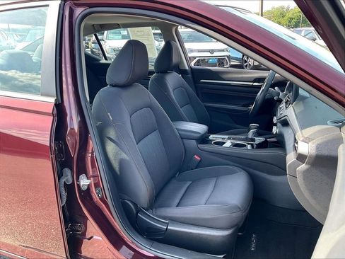 Used 2023 Nissan Altima 2.5 SV w/ SV Premium Package AWD/4WD image 10