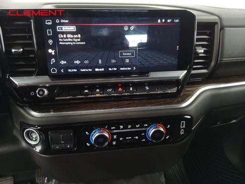 Used 2023 GMC Sierra 1500 SLE image 17