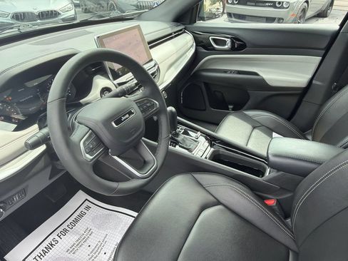 Used 2025 Jeep Compass Limited AWD/4WD image 9