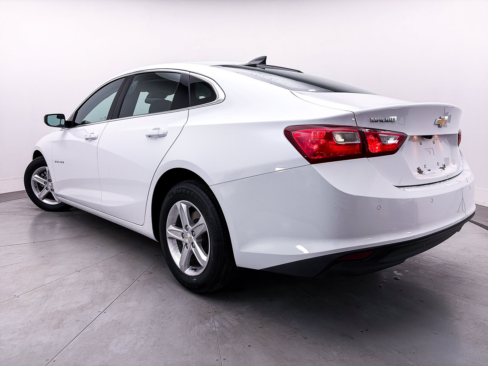 Used 2025 Chevrolet Malibu LS FWD image 2