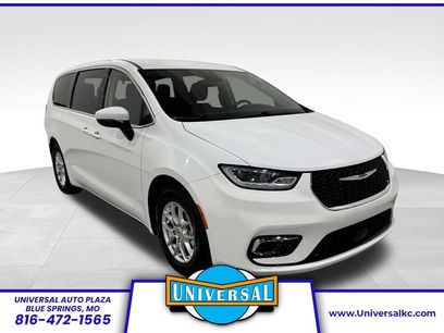 Used 2023 Chrysler Pacifica Touring-L