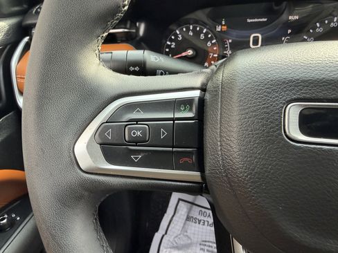 Used 2025 Jeep Compass Limited image 36