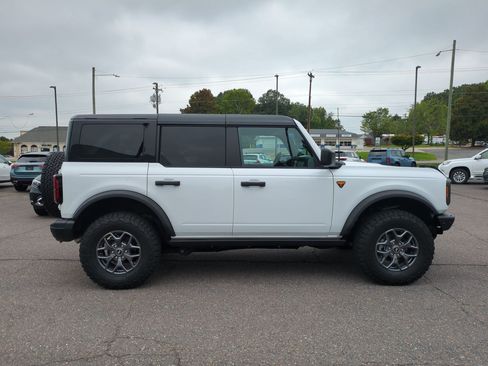 Used 2025 Ford Bronco Badlands AWD/4WD image 2
