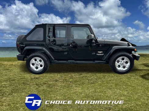 Used 2013 Jeep Wrangler Unlimited Sahara w/ Connectivity Group image 10