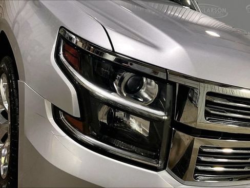 Used 2018 Chevrolet Suburban Premier AWD/4WD image 4