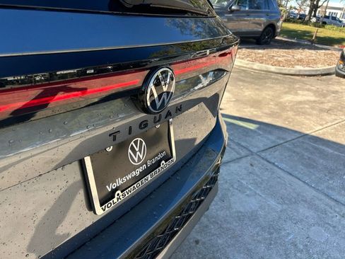 New 2026 Volkswagen Tiguan SE R-Line FWD image 32