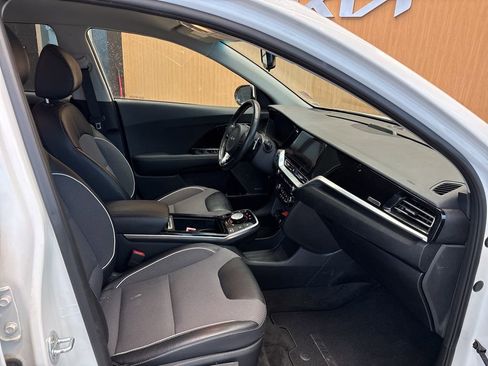 Certified 2022 Kia Niro EX w/ Cold Weather Package image 23