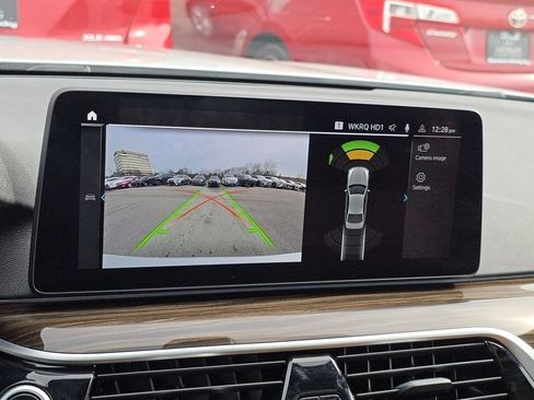 Used 2023 BMW 530e xDrive w/ Premium Package image 15