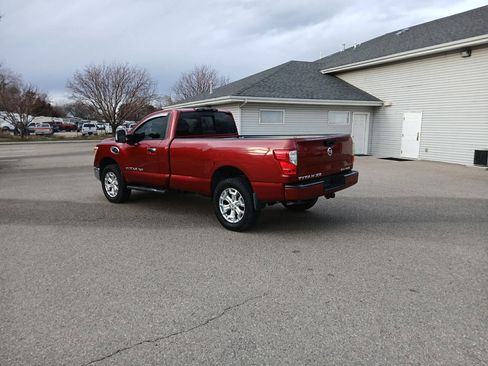 Used 2017 Nissan Titan SV image 3
