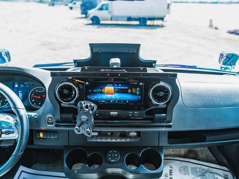 Used 2024 Mercedes-Benz Sprinter 2500 image 39