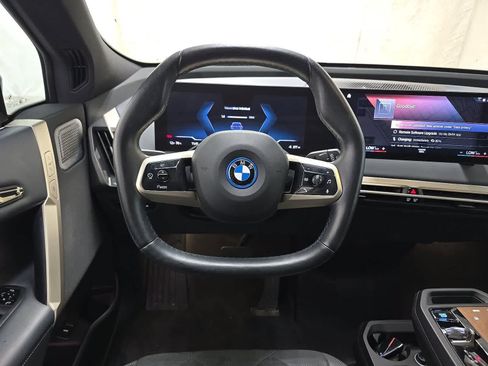 Used 2023 BMW iX M60 AWD/4WD image 10