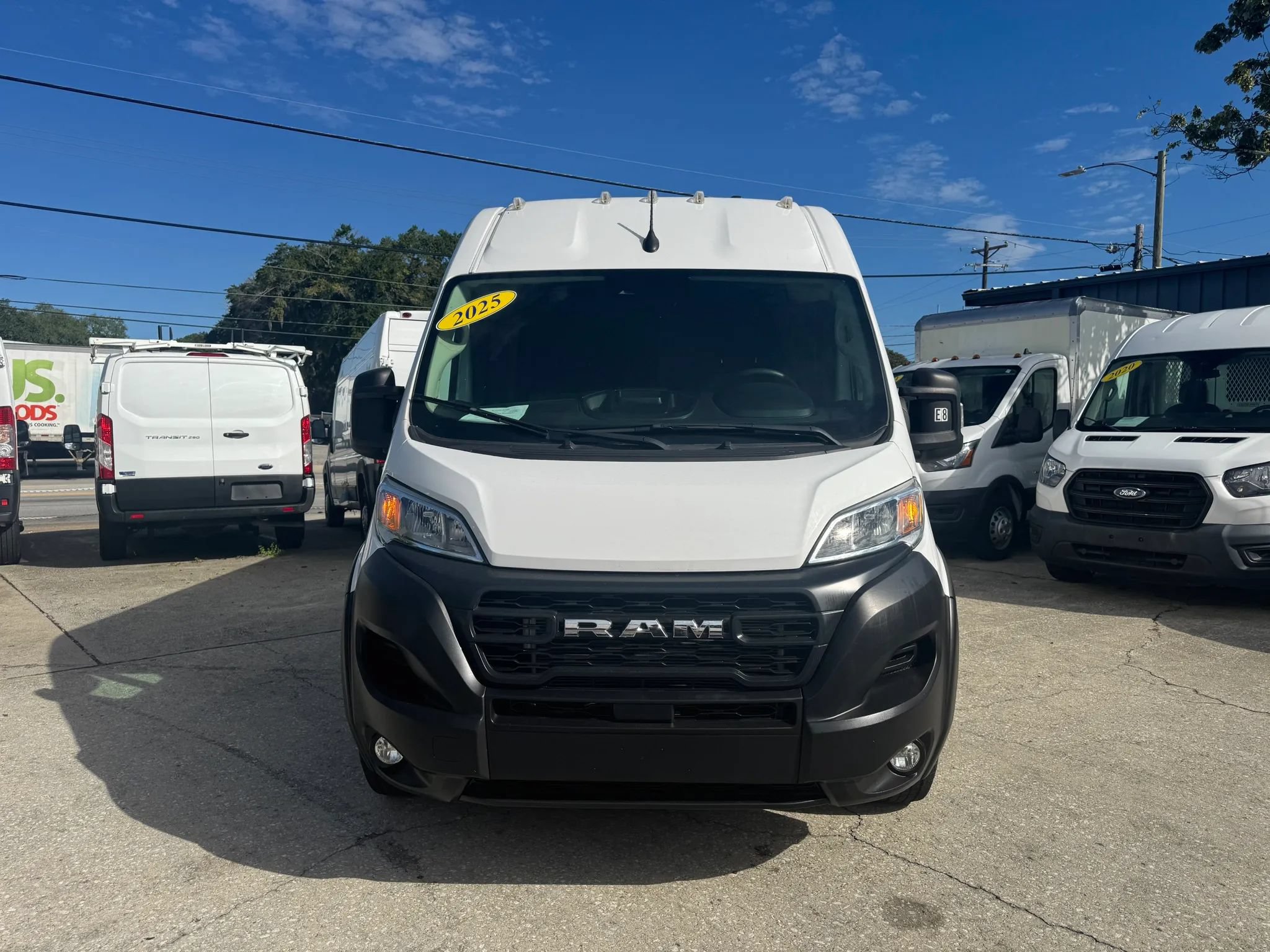 Used 2025 RAM ProMaster 2500 w/ Convenience Group FWD image 3