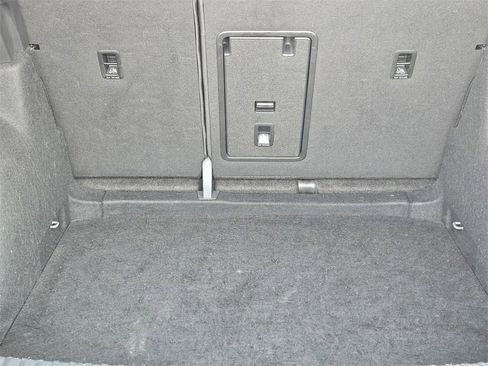 Used 2024 Volkswagen Taos SE image 24