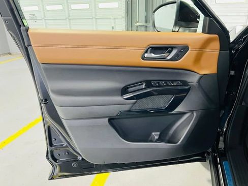 New 2026 Nissan Pathfinder Platinum FWD image 28
