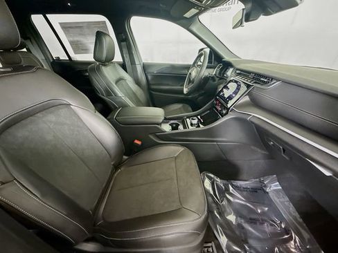 New 2025 Jeep Grand Cherokee Laredo image 28