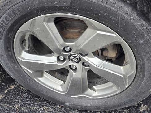 Used 2020 Toyota RAV4 Limited image 12