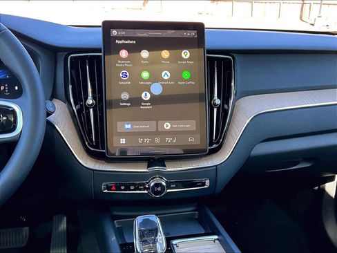 New 2026 Volvo XC60 B5 Plus w/ Climate Package image 9