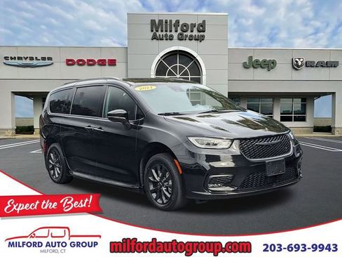 Certified 2021 Chrysler Pacifica Touring-L w/ S Appearance Package image 1