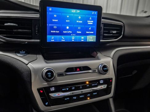 Used 2021 Ford Explorer XLT w/ Equipment Group 202A image 24