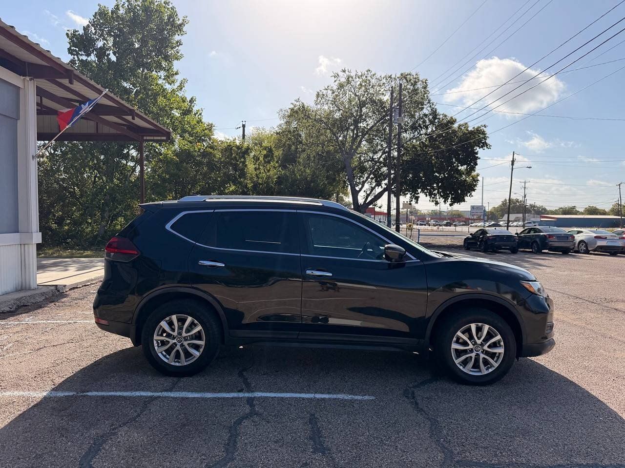 Used 2018 Nissan Rogue SV w/ Premium Package FWD image 5