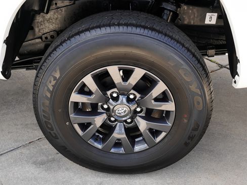Used 2023 Toyota Tacoma SR5 w/ Technology Package AWD/4WD image 13