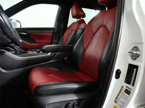Used 2021 Toyota Highlander XSE image 17