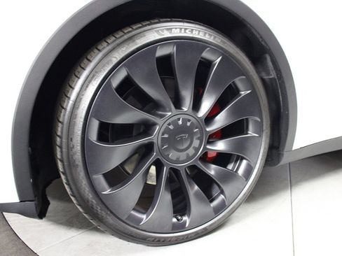 Used 2023 Tesla Model Y Performance image 7