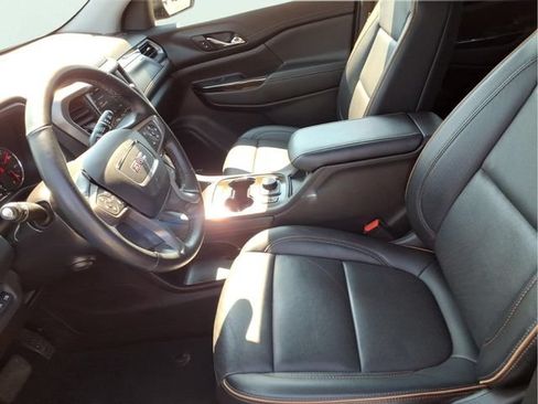 Used 2023 GMC Acadia AT4 w/ Technology Package AWD/4WD image 5