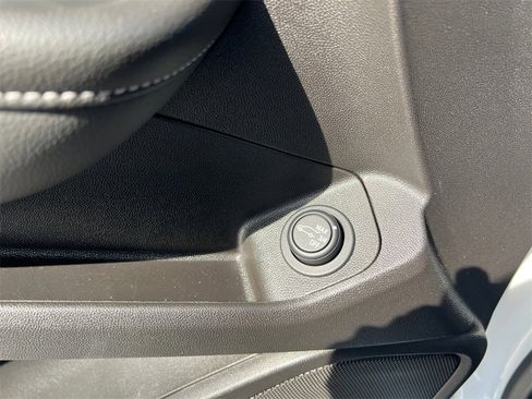 Used 2024 GMC Terrain SLT image 14