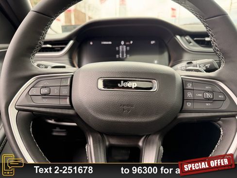 New 2025 Jeep Grand Cherokee Altitude image 11