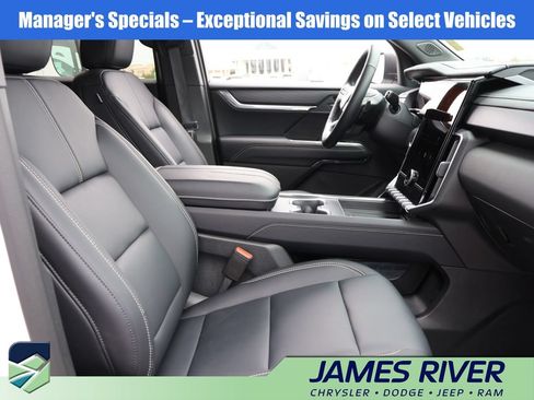 Used 2026 GMC Acadia Elevation w/ Elevation Premium Package AWD/4WD image 9
