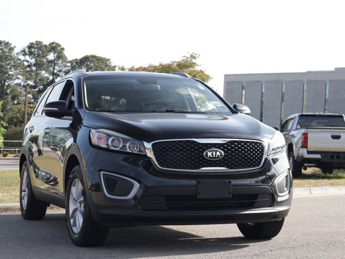 Used 2018 Kia Sorento AWD image 7