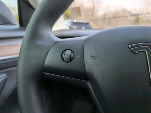 Used 2021 Tesla Model 3 Standard Range Plus image 19