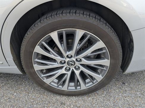 Used 2019 Lexus ES 300h image 32